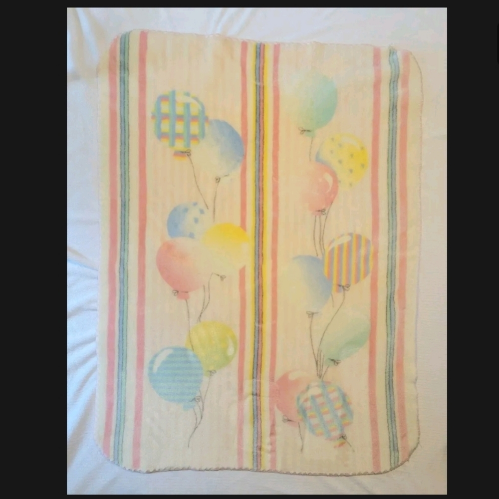 Vintage 90s Minky Baby Blanket Balloons